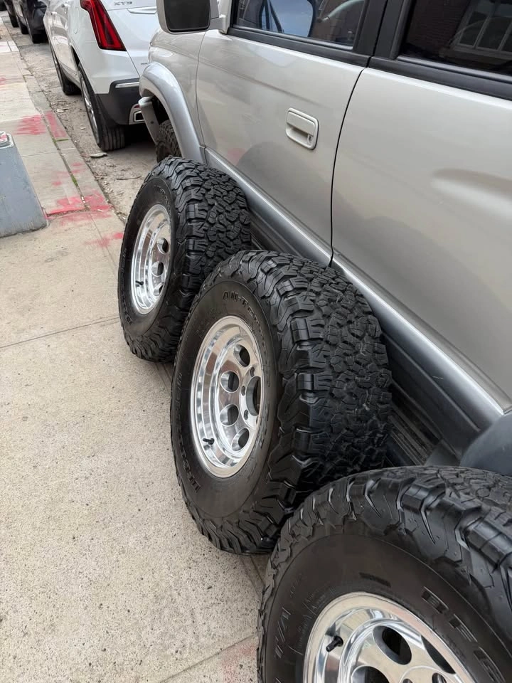 4 BFGoodrich All-Terrain T/A KO2 Tires & Wheels 31x10.50R15LT - photo 5