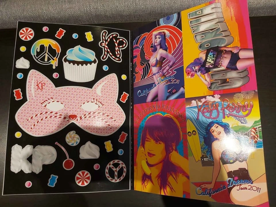 Katy Perry California Dreams Tour Program - Rare Glossy Book - photo 2
