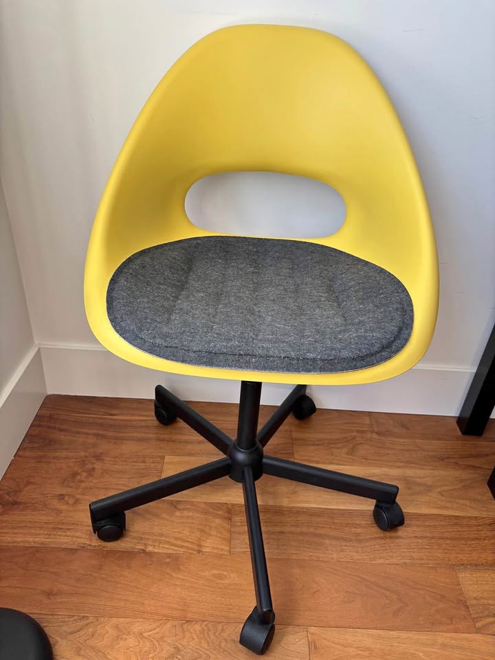 IKEA - ELDBERGET / MALSKÄR Swivel chair (yellow with seat pad)