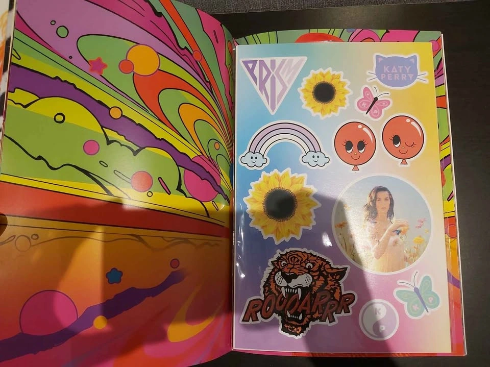 Katy Perry Prismatic World Tour Program - Rare Glossy Book - photo 2