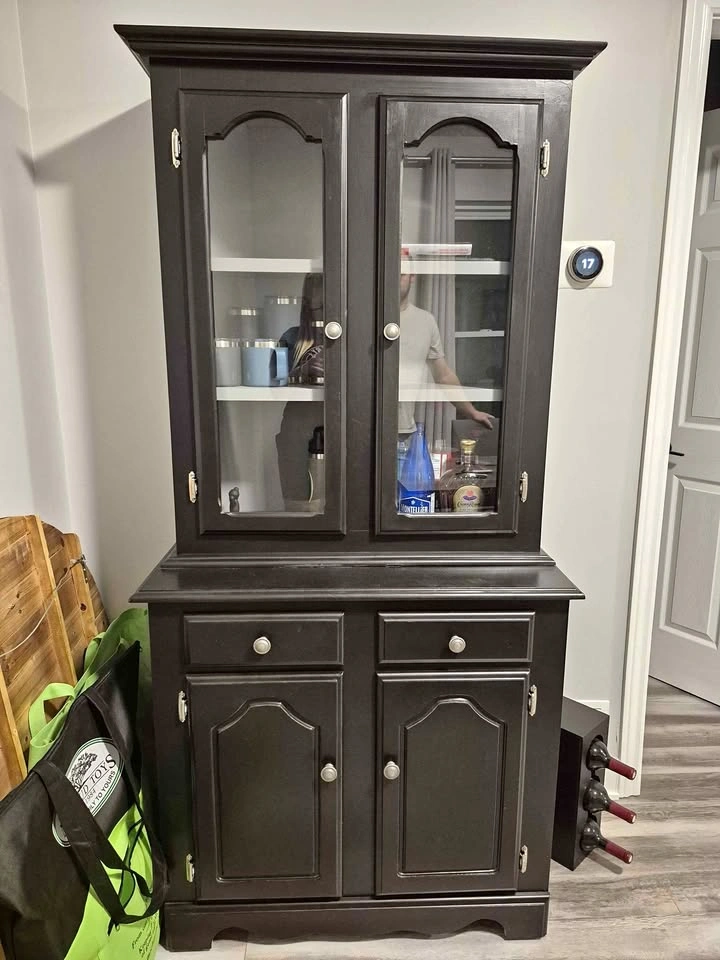 Black hutch