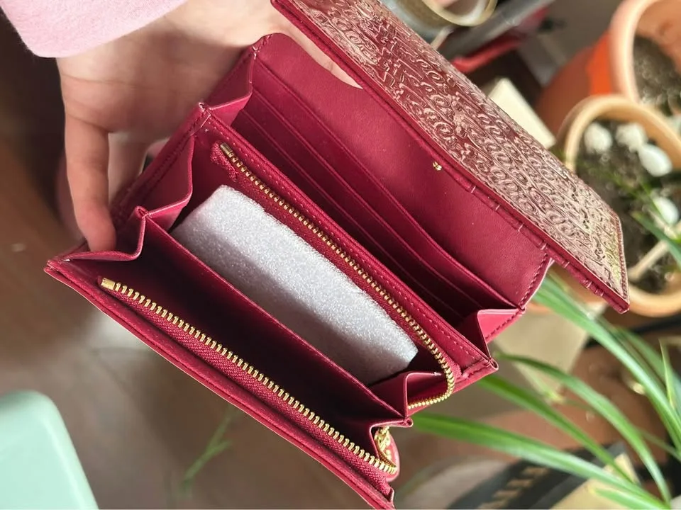 Red Follie Follie Wallet image indicator(6)