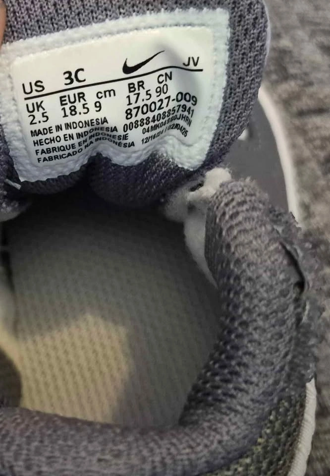 Size 3 infant Nike shoes - photo 3