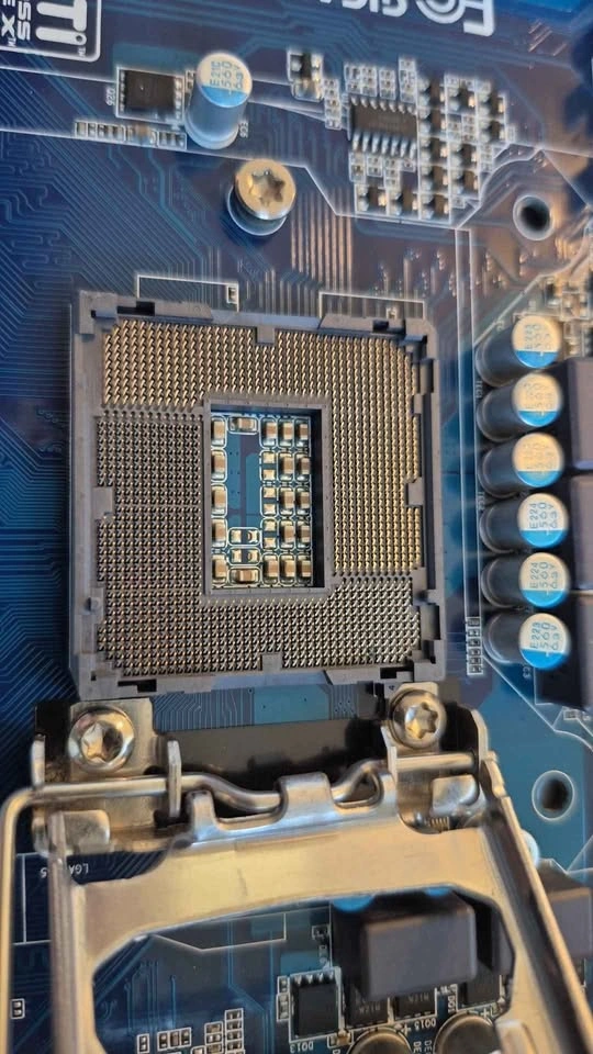 Gigabyte GA-H77M-D3H Motherboard - photo 3