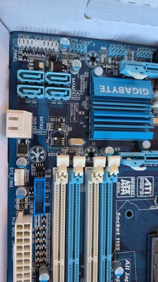 Gigabyte GA-H77M-D3H Motherboard - photo 4