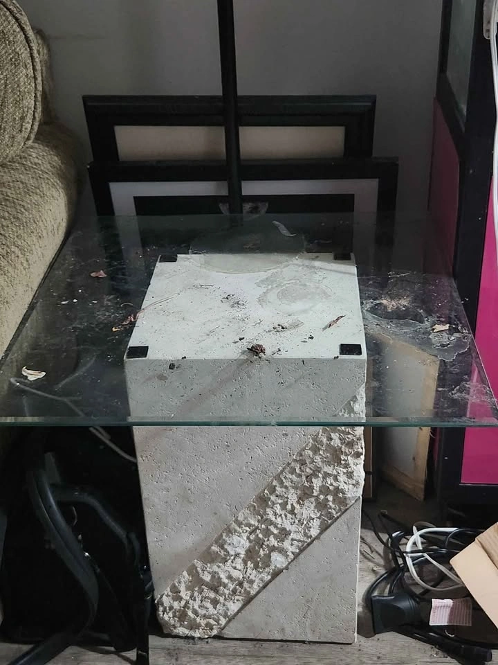 Glass topped living room table set - photo 3