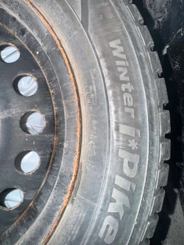 15-inch winter tires 195/65R15 + steel rims! 241 deal! image indicator(3)