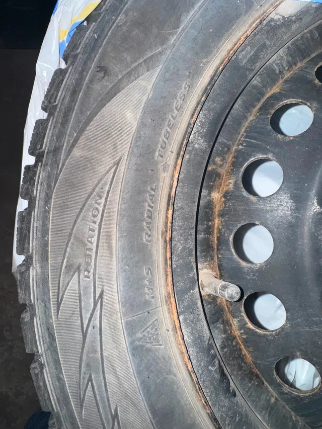 15-inch winter tires 195/65R15 + steel rims! 241 deal! image indicator(4)