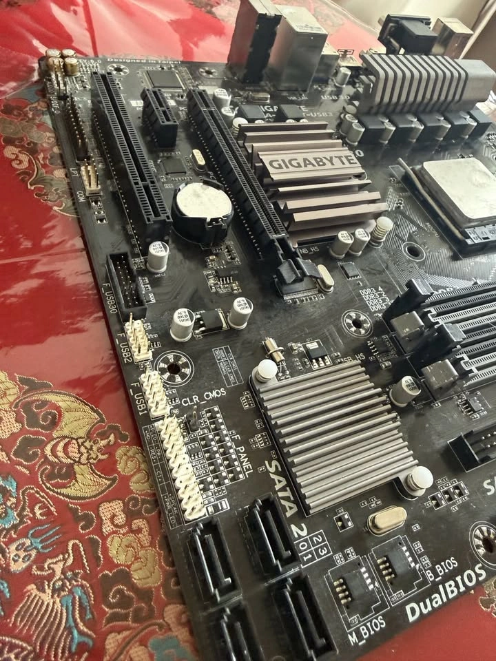 Gigabyte GA-78LMT-USB3 Motherboard + AMD FX Processor - photo 2