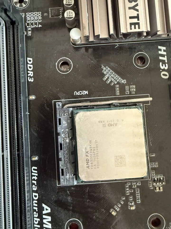 Gigabyte GA-78LMT-USB3 Motherboard + AMD FX Processor - photo 5
