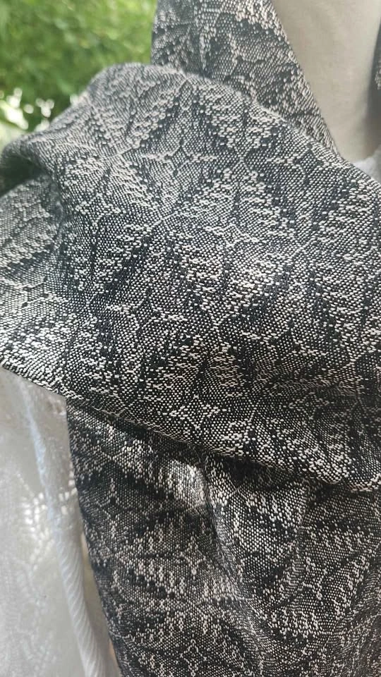 Hand woven wool scarf - photo 3
