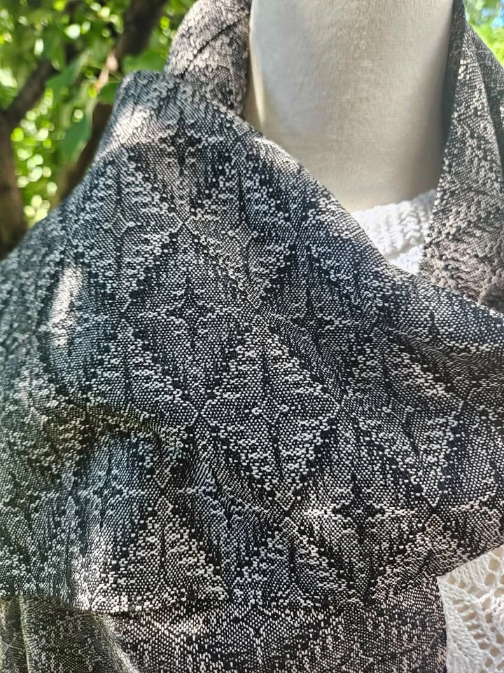 Hand woven wool scarf - photo 5