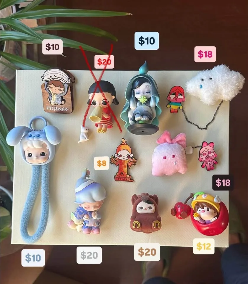 Popmart Figures and other Merch image indicator(2)