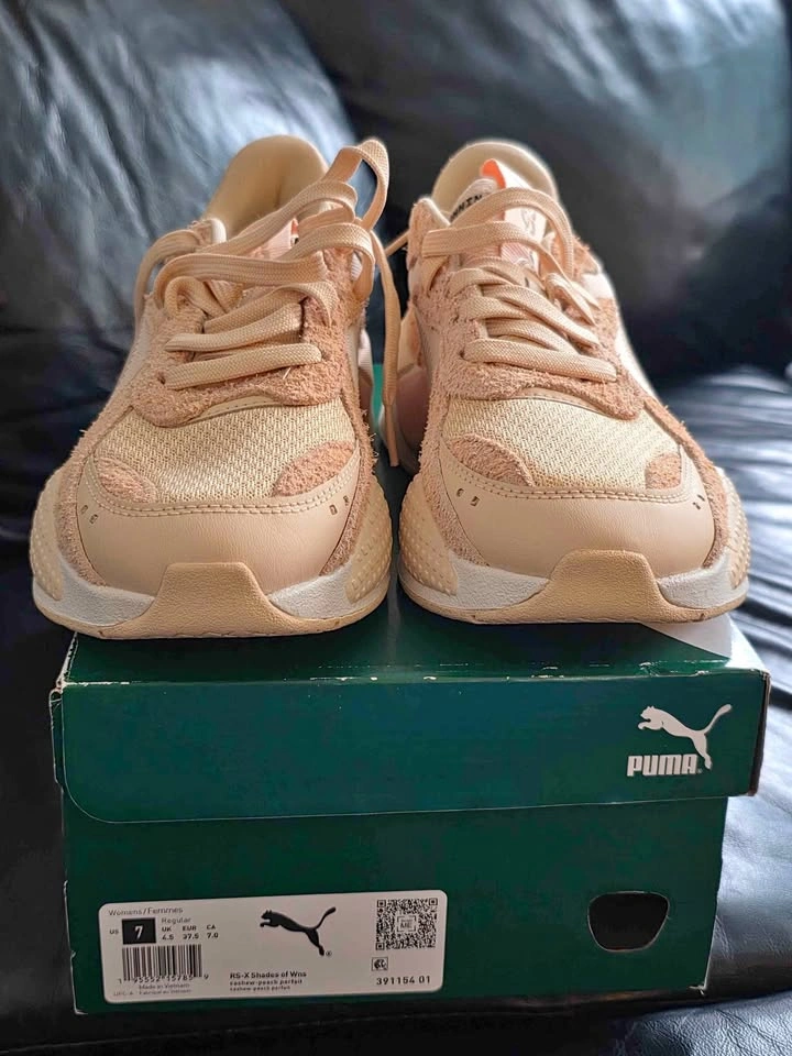 Womens Puma Shoes - Size 7