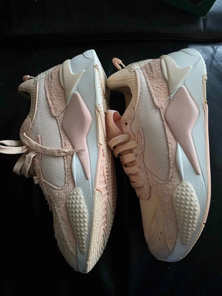 Womens Puma Shoes - Size 7 - photo 3