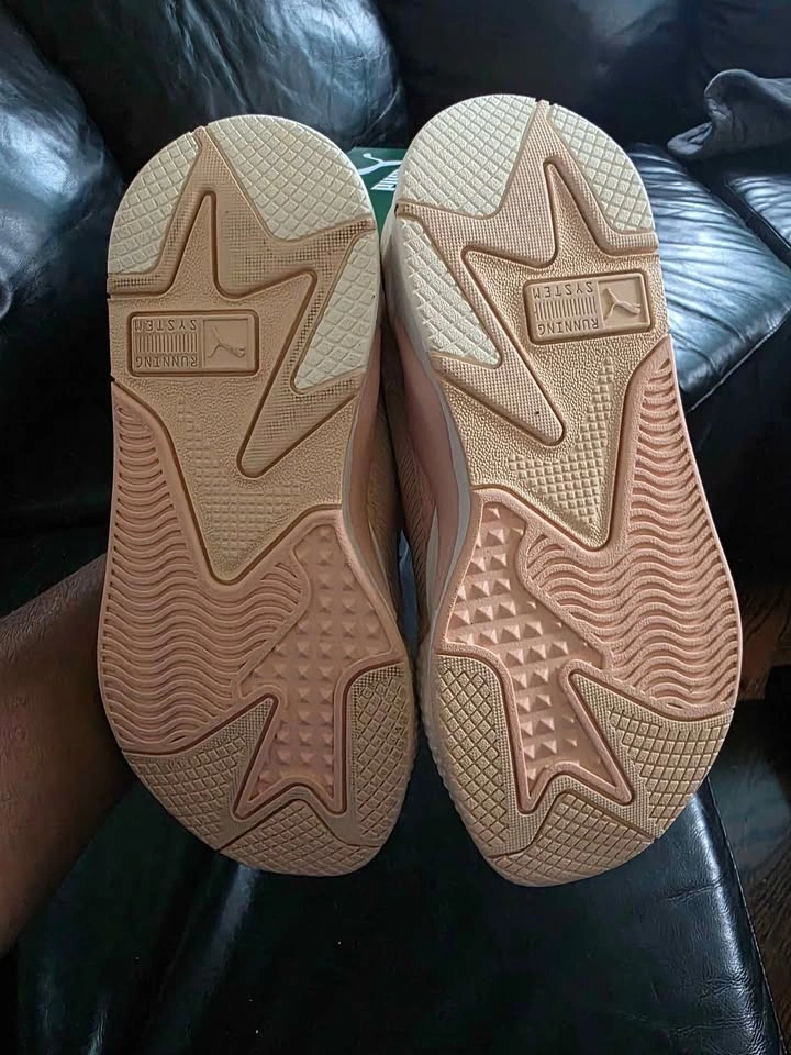 Womens Puma Shoes - Size 7 - photo 4