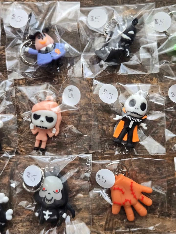 Nightmare Before Christmas/Halloween Keychains - photo 3