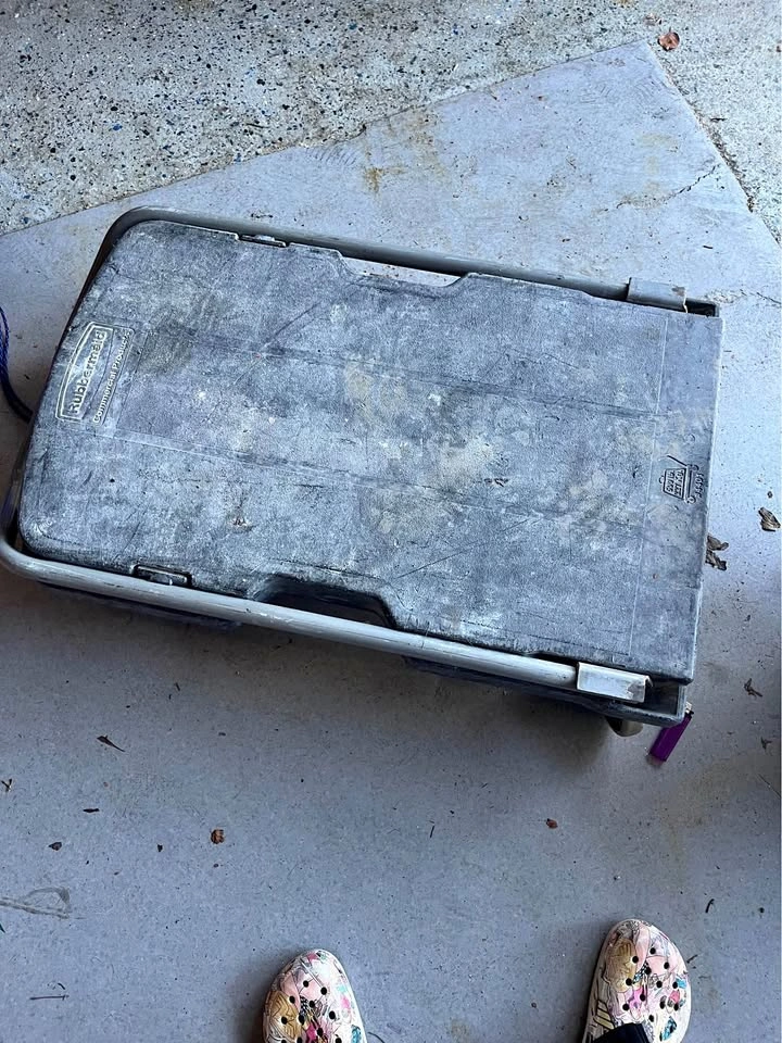 Rubbermaid Commercial Triple Trolley Folding Cart