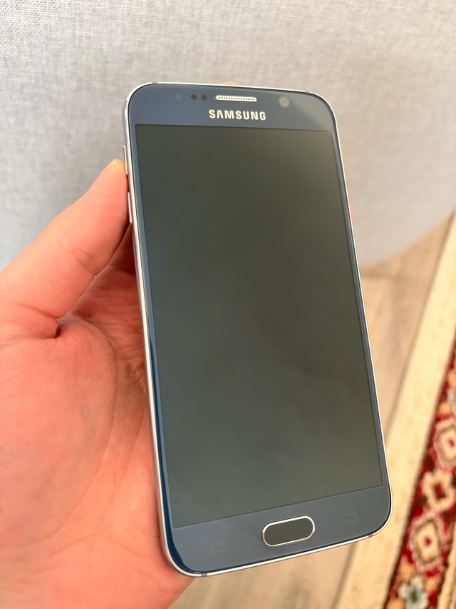 Samsung Galaxy S6 (SM-G920F) - photo 2