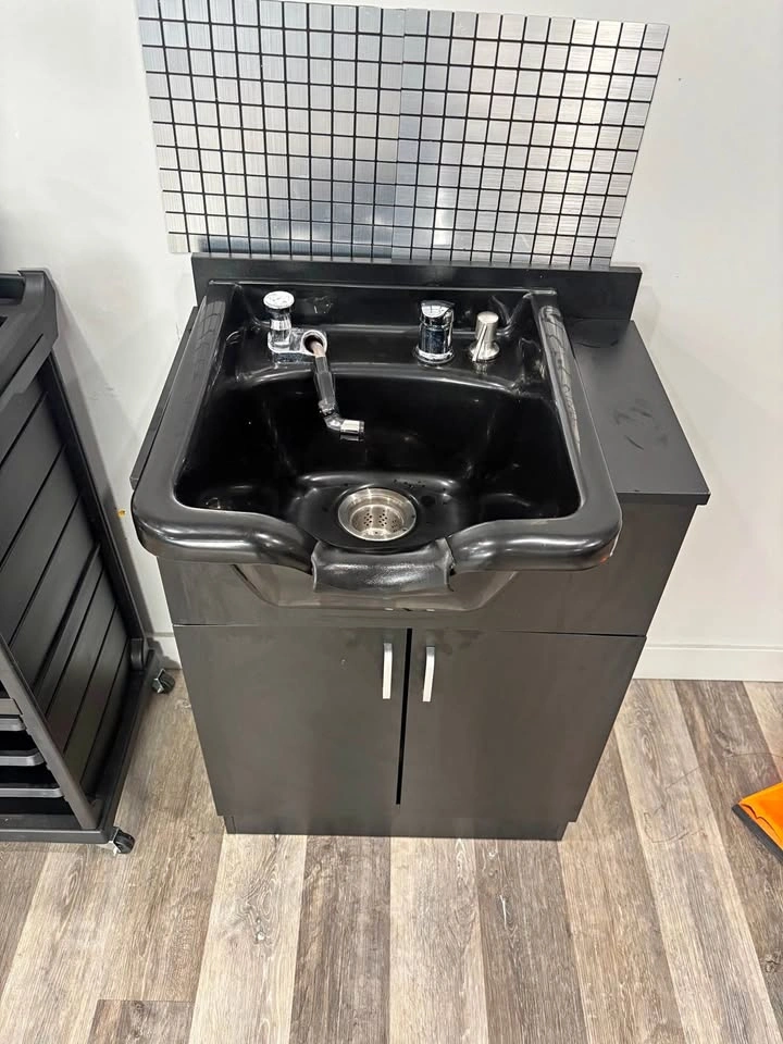 Shampoo sink + Chair