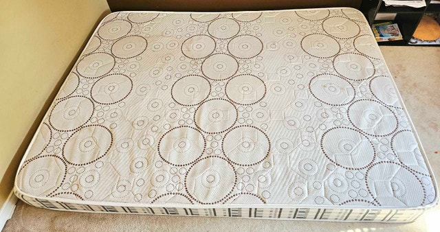 Queen Mattress – Firm – Good Condition