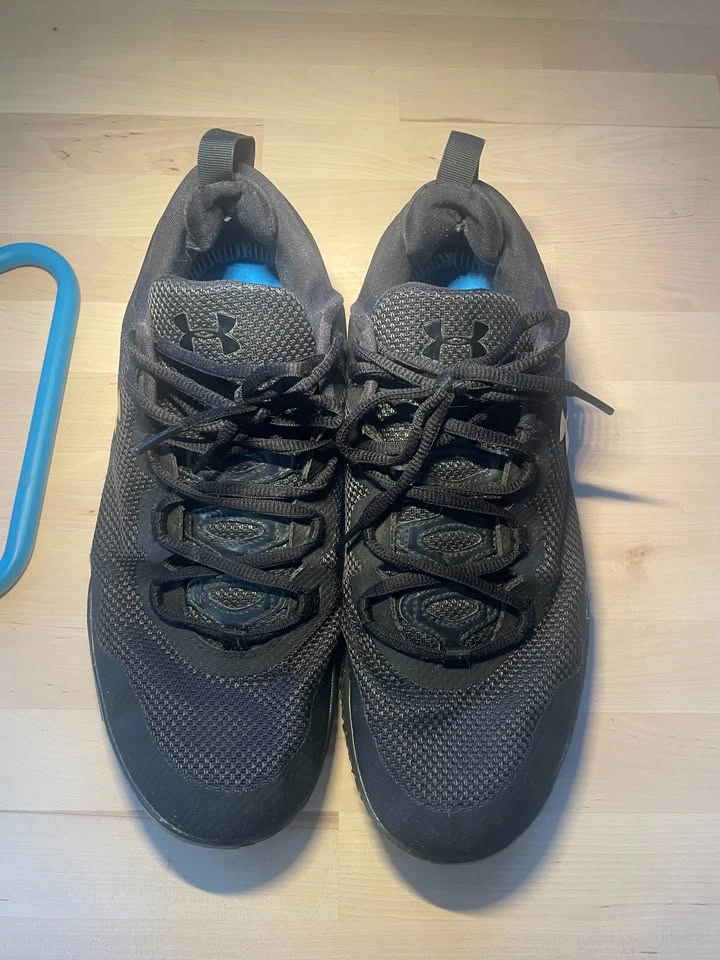 Under Armour running shoes 10.5 US men - photo 2