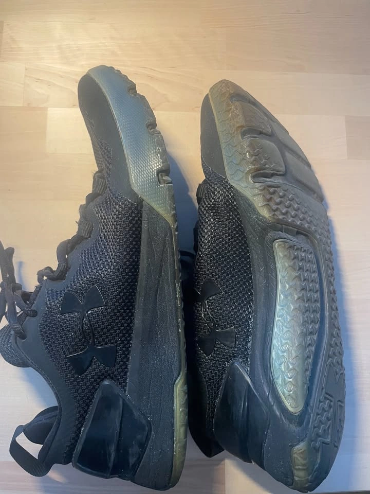 Under Armour running shoes 10.5 US men - photo 3