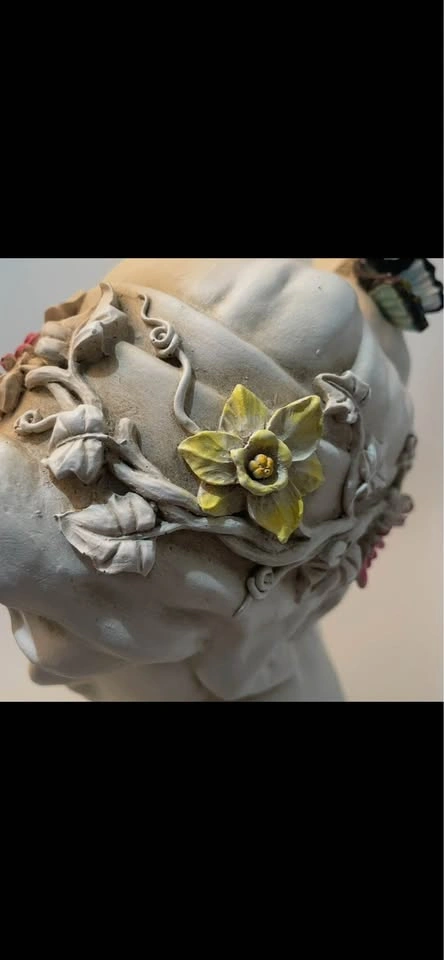 Beautiful Vintage Classical Lady Bust Sculpture - photo 3