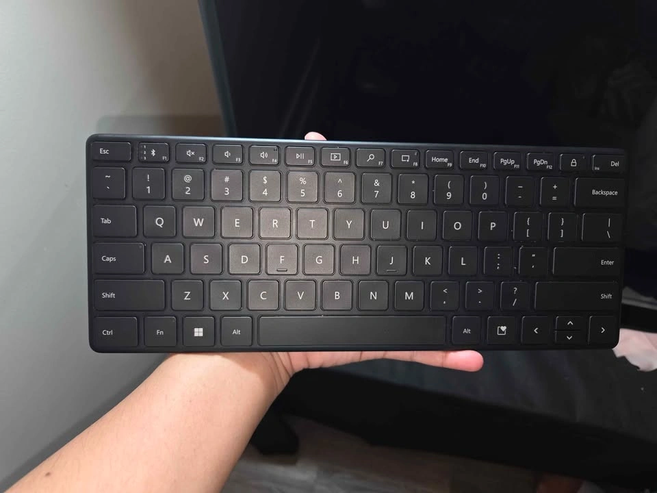 Microsoft Wireless Bluetooth Keyboard - photo 3