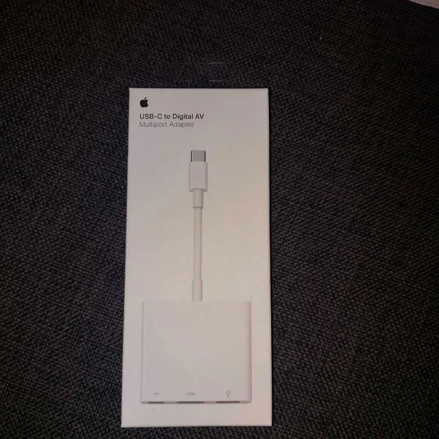 Apple USB-C Digital AV Multiport Adapter thumbnail