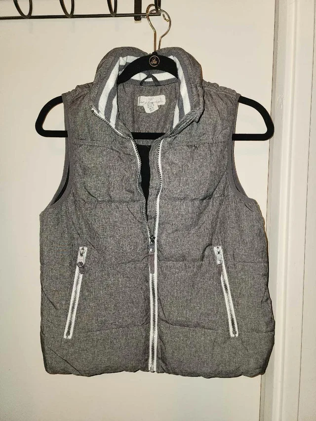 H&M Grey Fall & Winter Layering Vest. Boys Youth Size 11/12 NWOT thumbnail