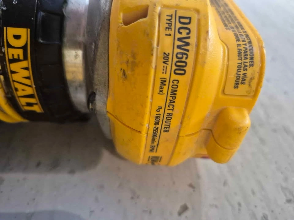 DeWalt DCW600 20V Max Brushless Compact Router + Battery - photo 3
