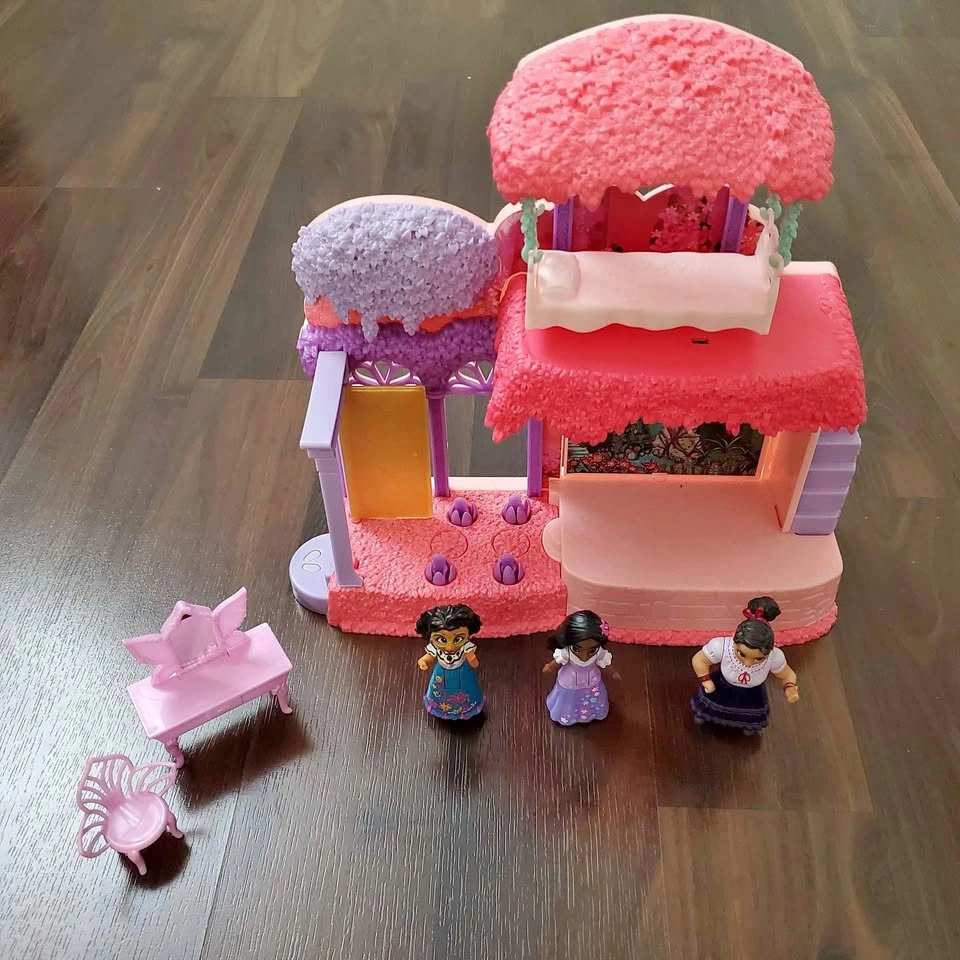 Disney Encanto Isabela Garden Room Doll Playset + Mirabel Doll