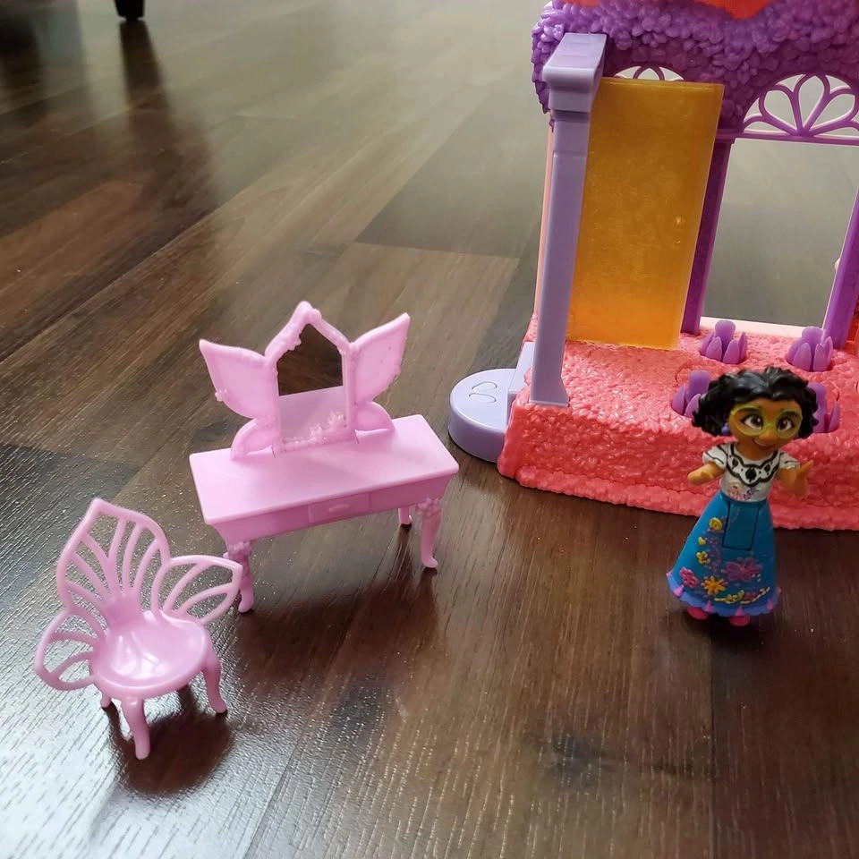 Disney Encanto Isabela Garden Room Doll Playset + Mirabel Doll - photo 3