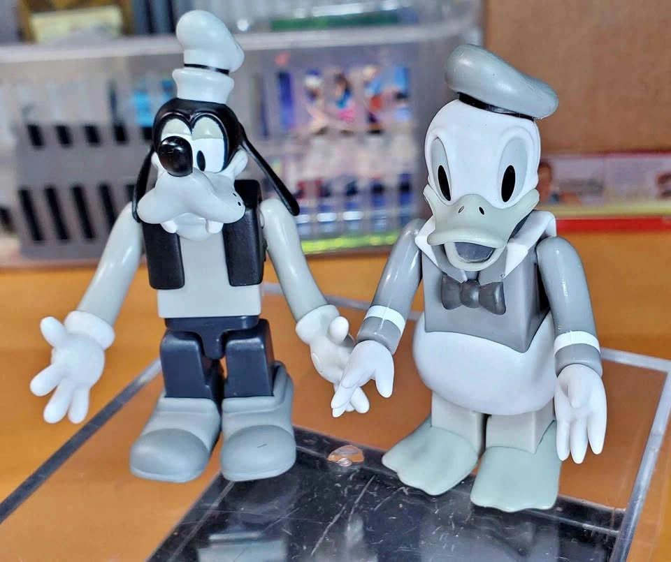 Donald Duck and Goofy Kubrick Lot