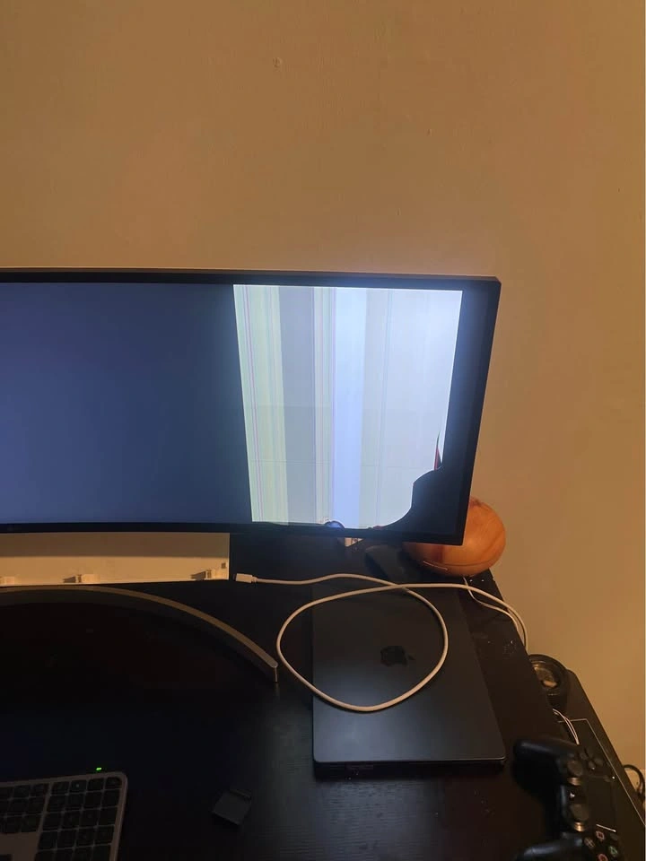 LG 49WL95C-WY Ultrawide Monitor (Broken Screen) - photo 3