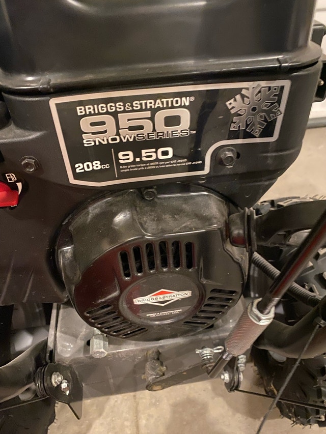 Briggs & Stratton Snowblower - photo 3