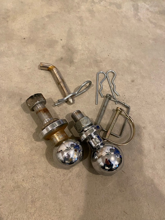 Trailer Hitch Balls and Pins Set