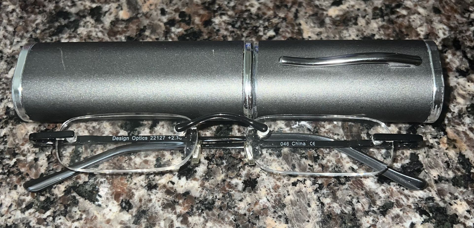 2 Design Optics By Foster Grant Reading Glasses w/ Case - photo 4
