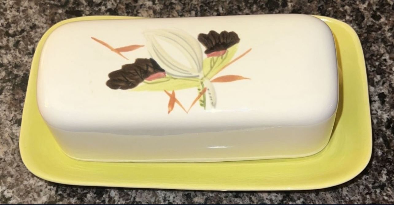 Redwing Lotus Plates, Butter Dish, Server, Cups & Saucers - photo 2