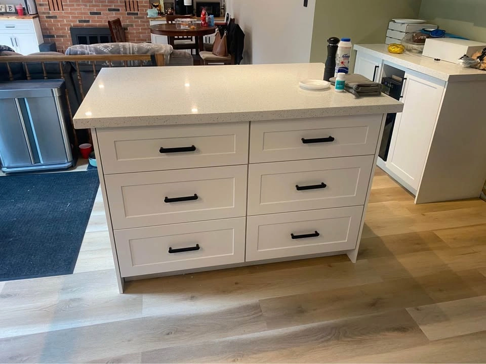 Kitchen Island and Mini Bar - photo 2