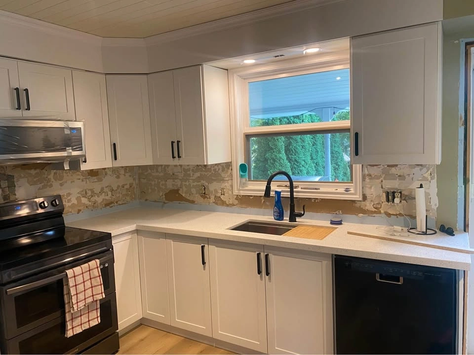 Kitchen Island and Mini Bar - photo 5