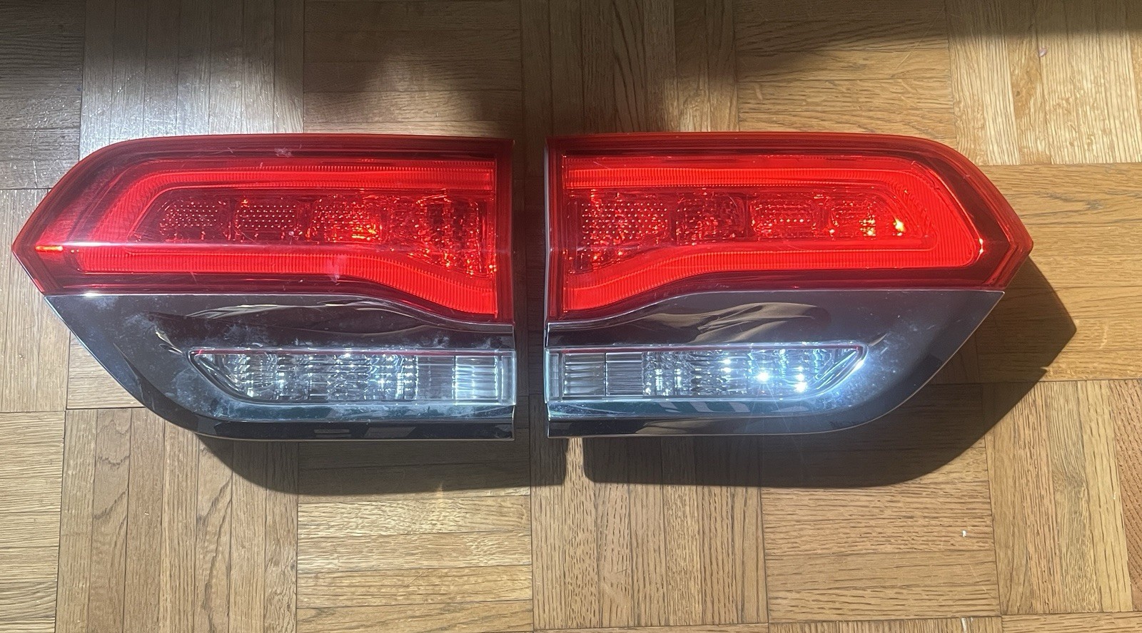 Jeep Cherokee Tail Lights Pair (2014-2020 OEM)