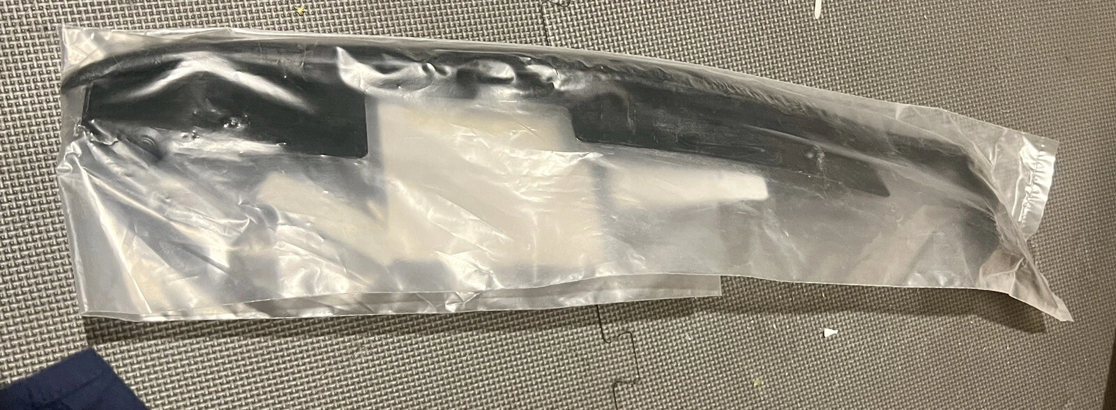 Mercedes-Benz S-Class W222 Front Left Door Sealing Frame - photo 2