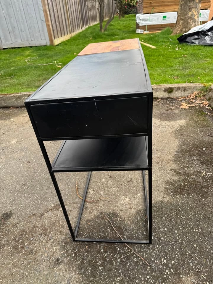 Metal and wood table - 16D 50W 31H - photo 3