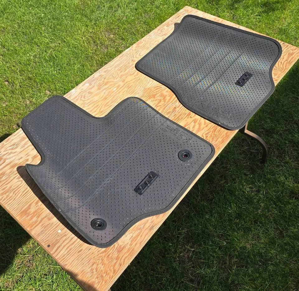 OEM NEW 21-24 F-150 Platinum Floor Mats - photo 2