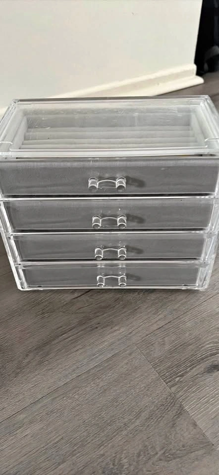 Jewellery box