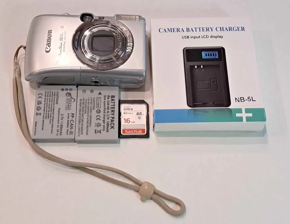 Canon powershot sd890 IS digital camera thumbnail