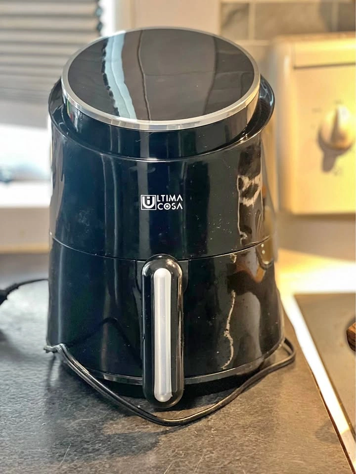 Ultima Cosa Digital Air Fryer (Negotiable)