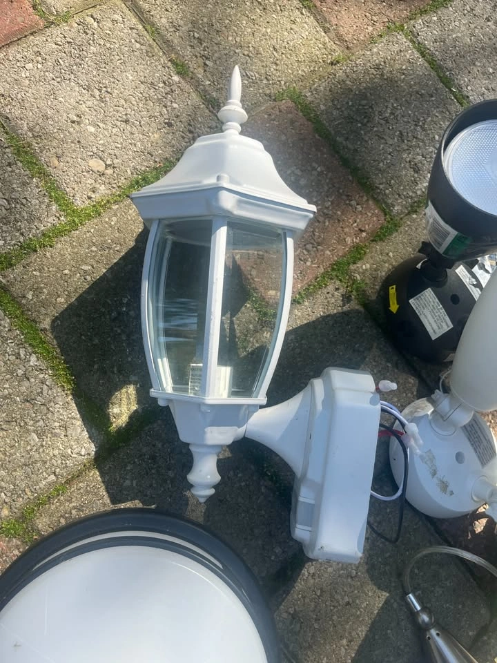 Light Fixtures - photo 2